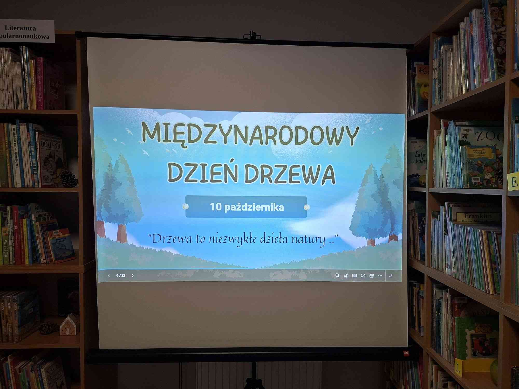 Dzień drzewa - zajęcia czytelnicze w Bibliotece w Kwaczale - 10.10.2025