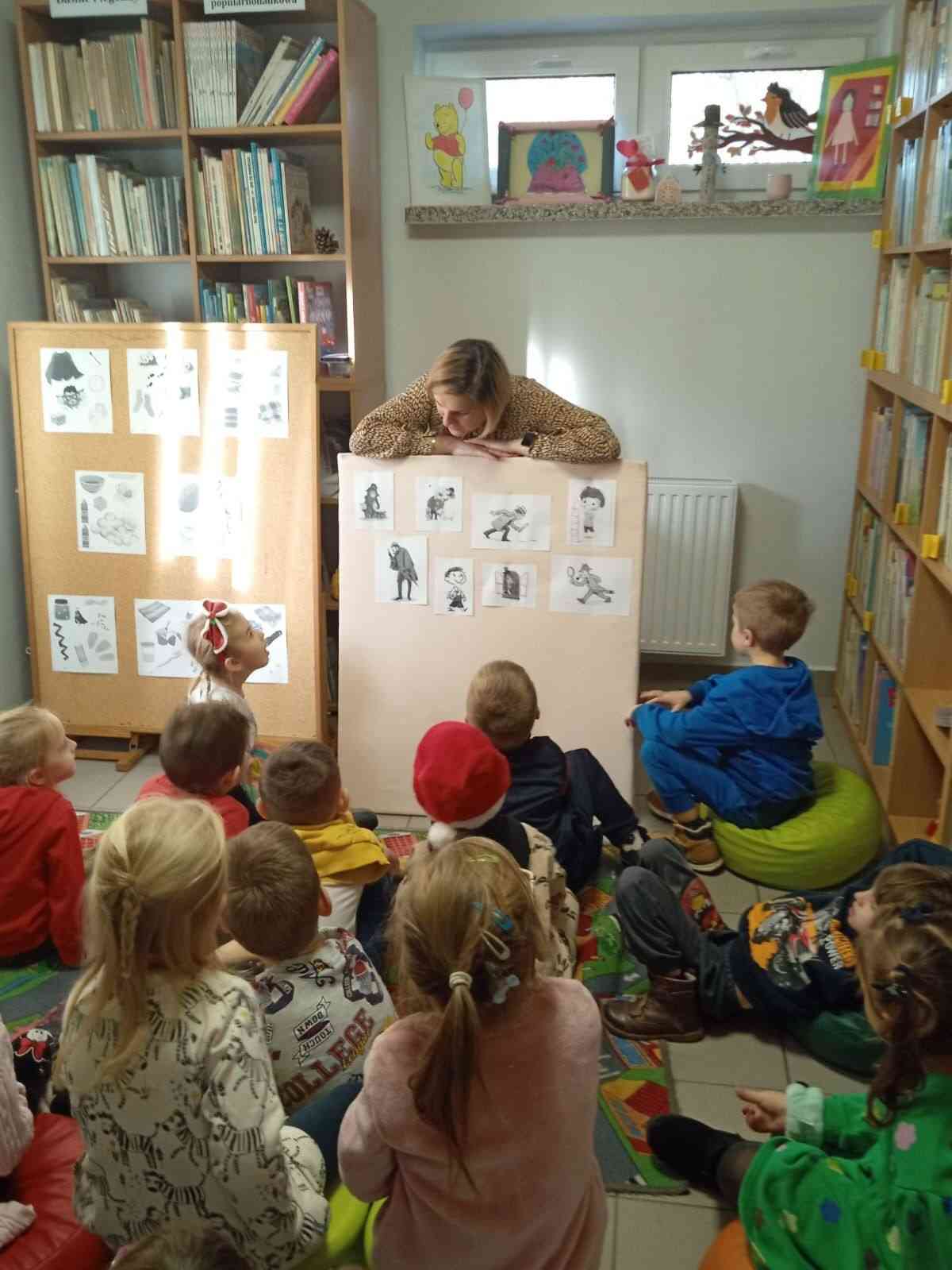 Zajęcia czytelnicze z przedszkolakami w Kwaczale