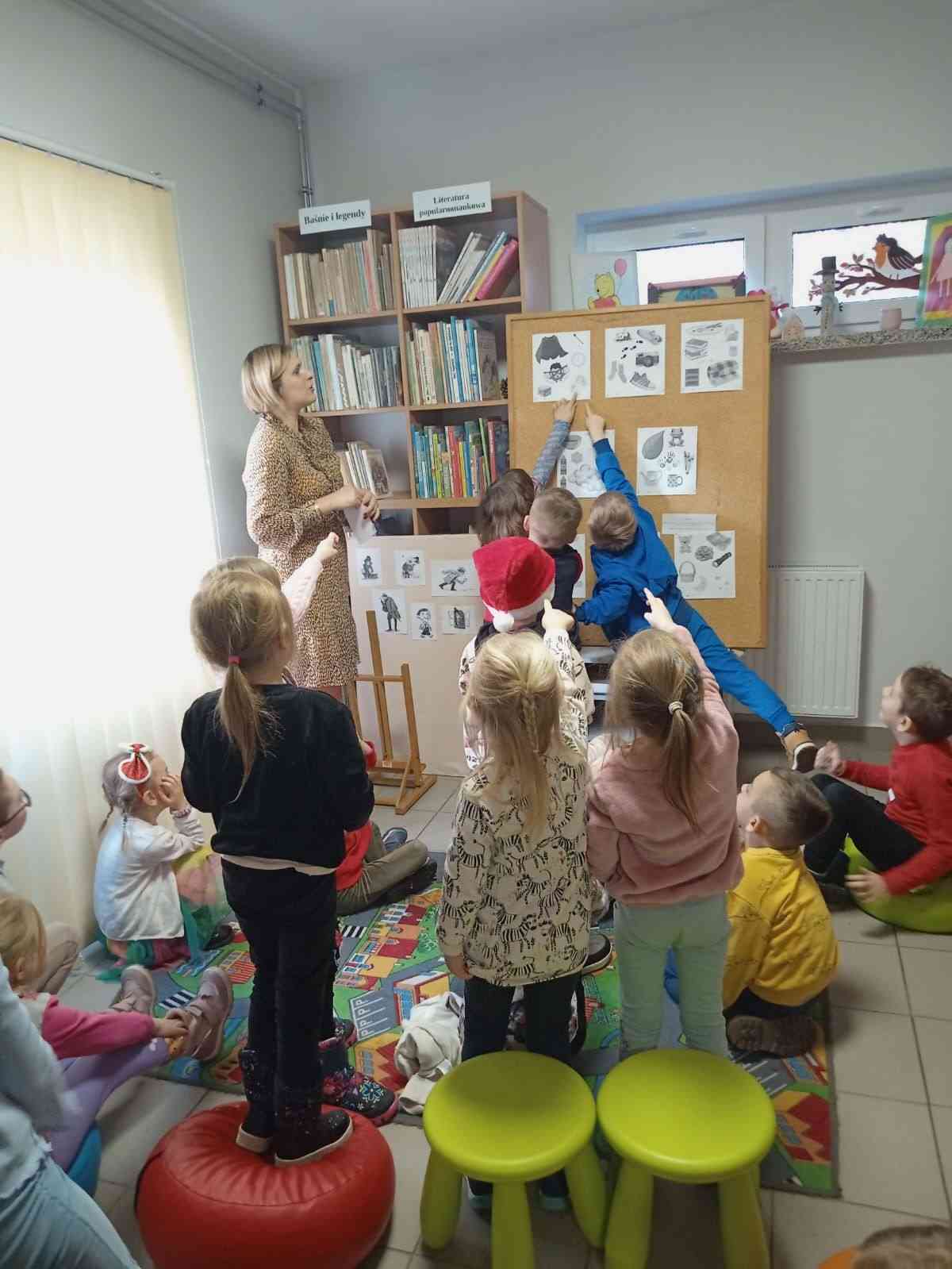 Zajęcia czytelnicze z przedszkolakami w Kwaczale