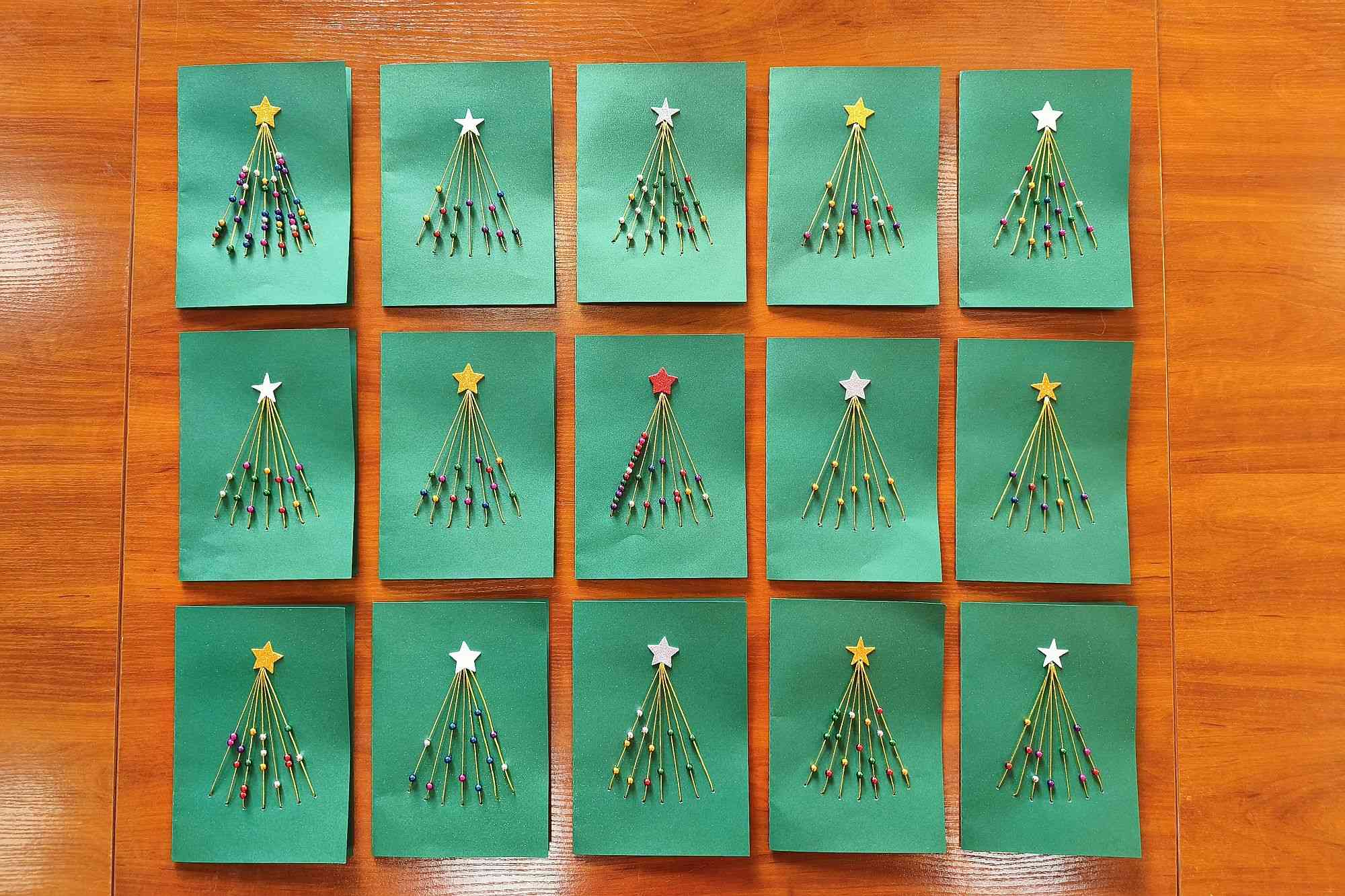 Warsztaty tworzenia kartek bożonarodzeniowych w Okleśnej