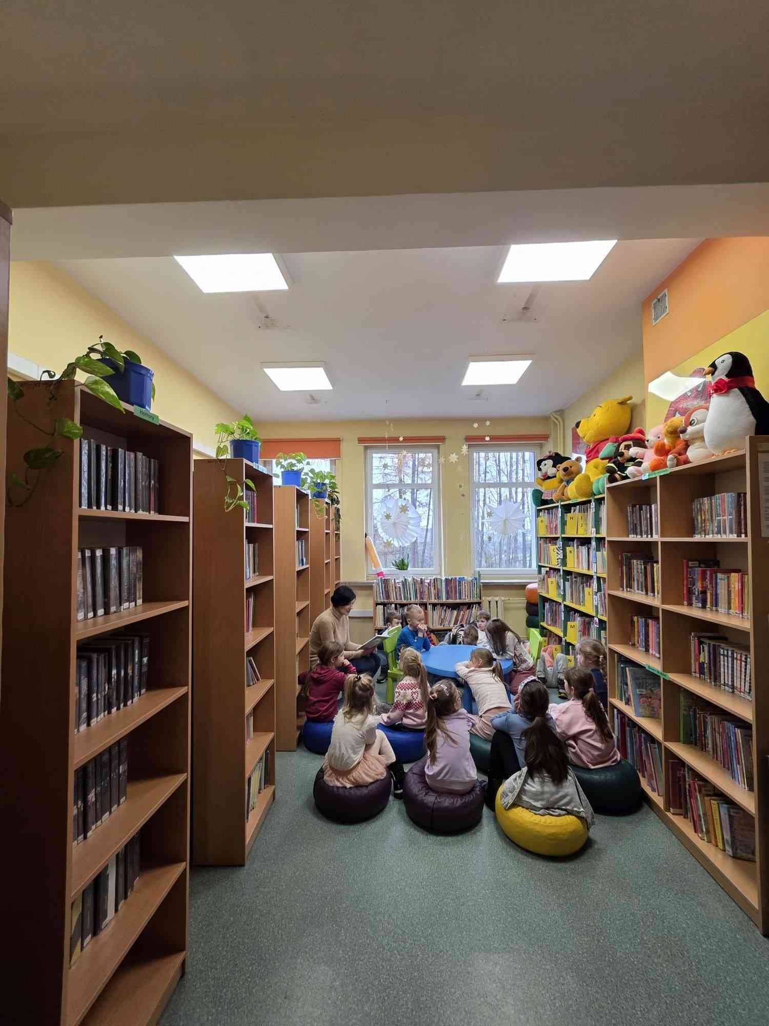 Lekcja biblioteczna dla uczniów SP w Alwerni