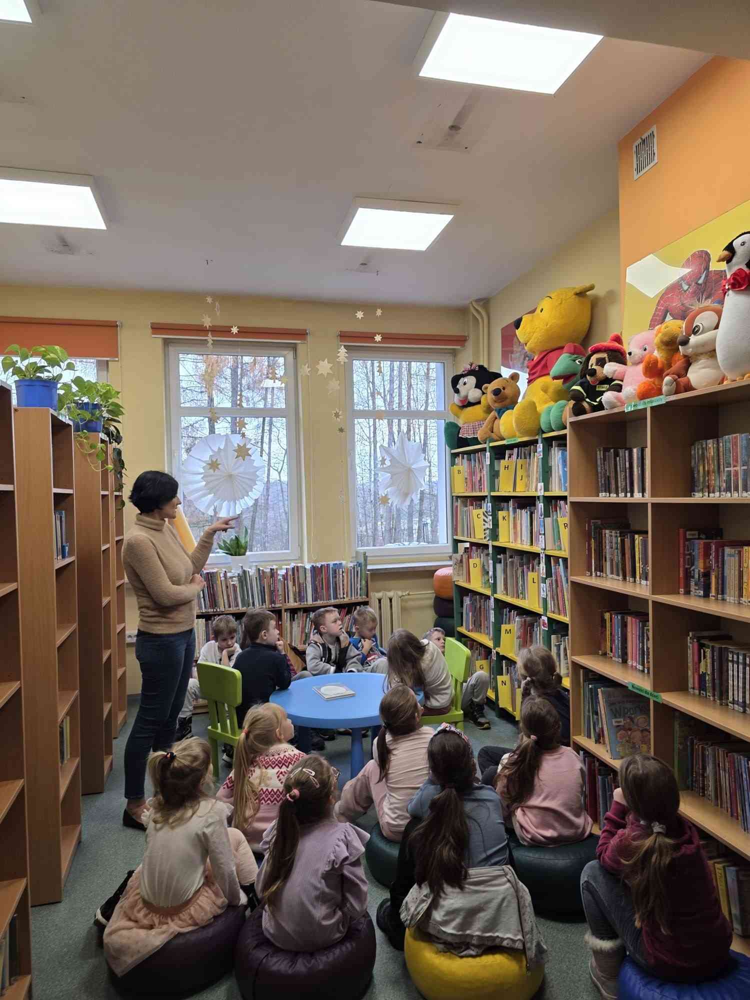 Lekcja biblioteczna dla uczniów SP w Alwerni