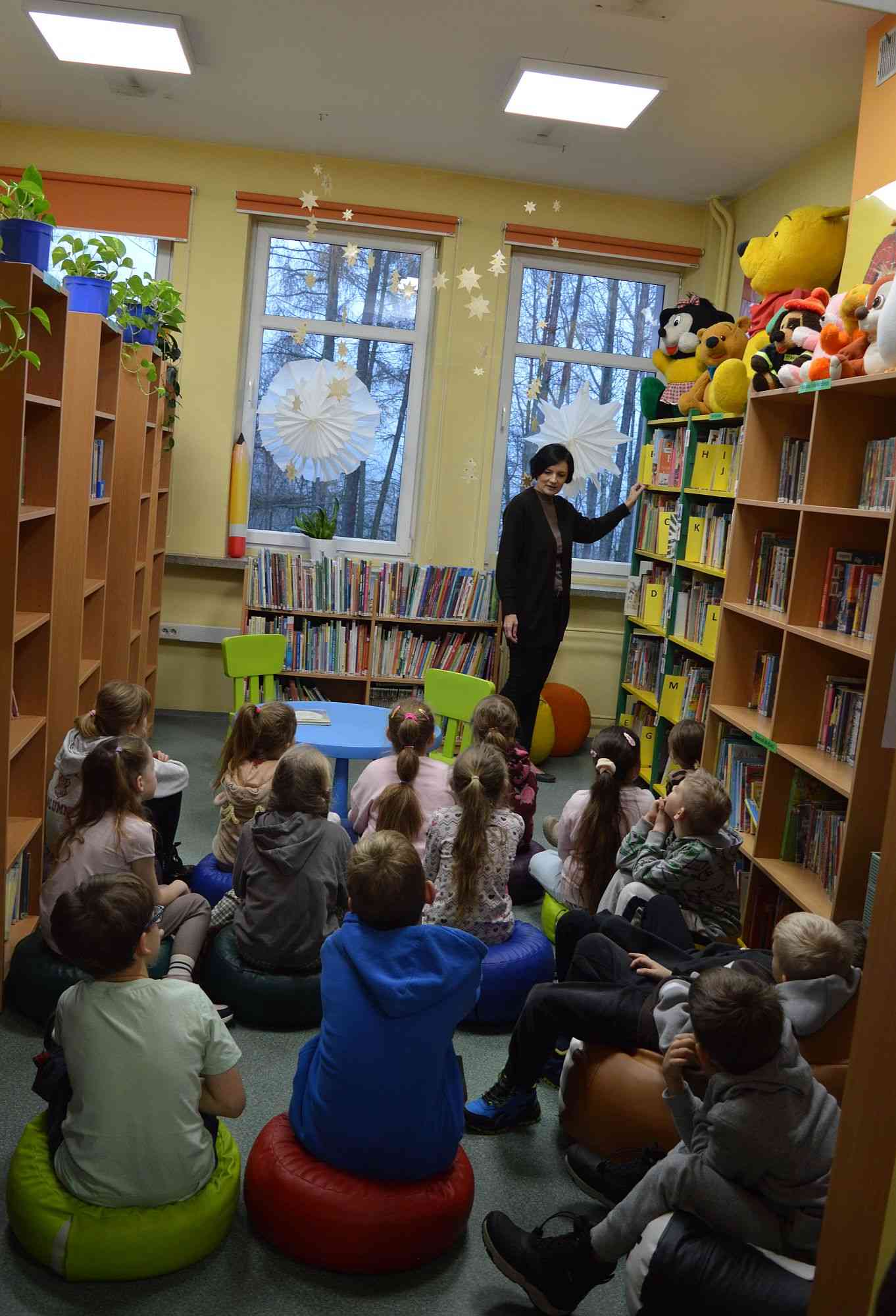 Lekcja biblioteczna dla uczniów SP w Alwerni