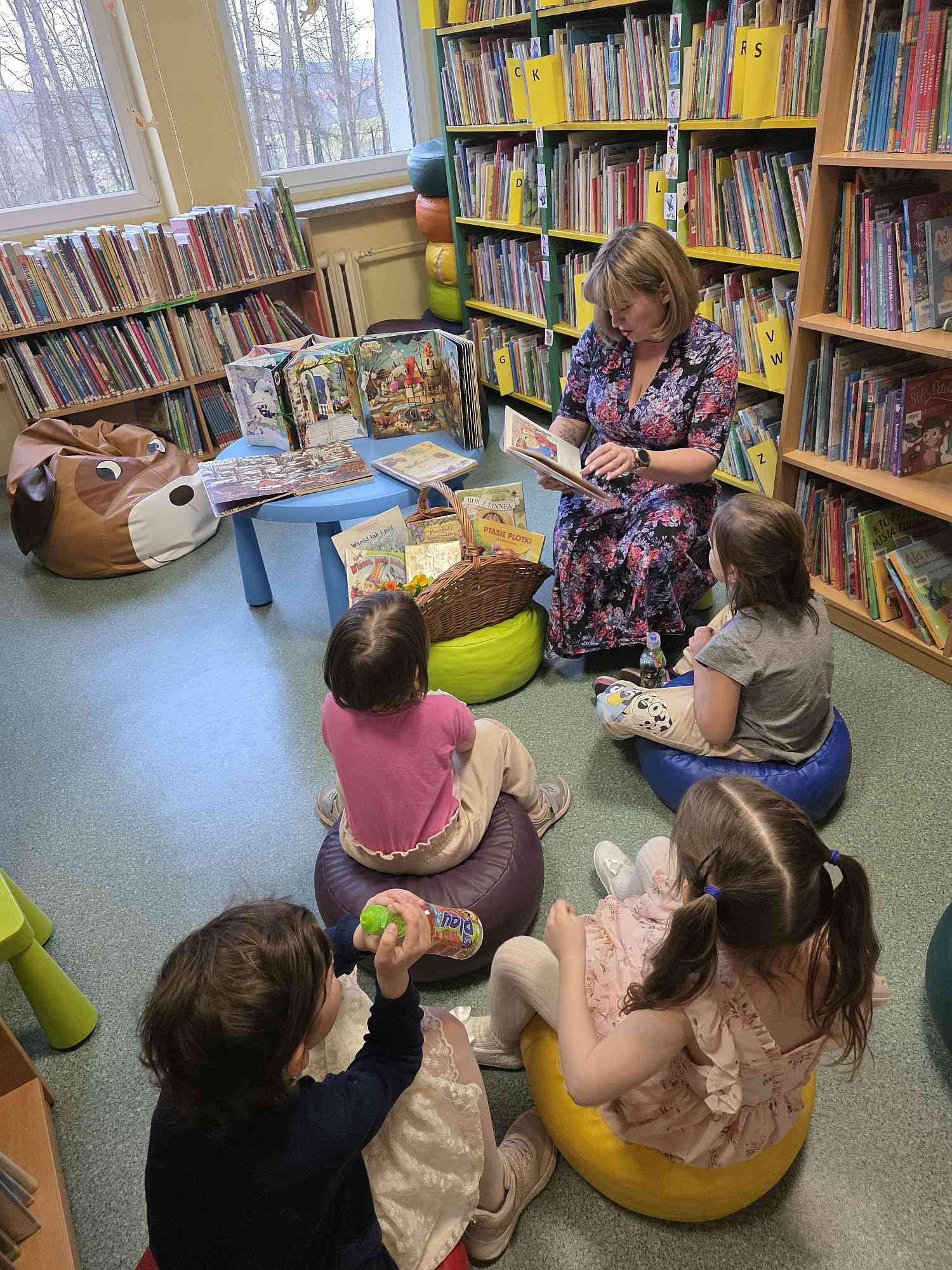 Warsztaty dla dzieci "Zaczytaj się" w bibliotece w Alwerni