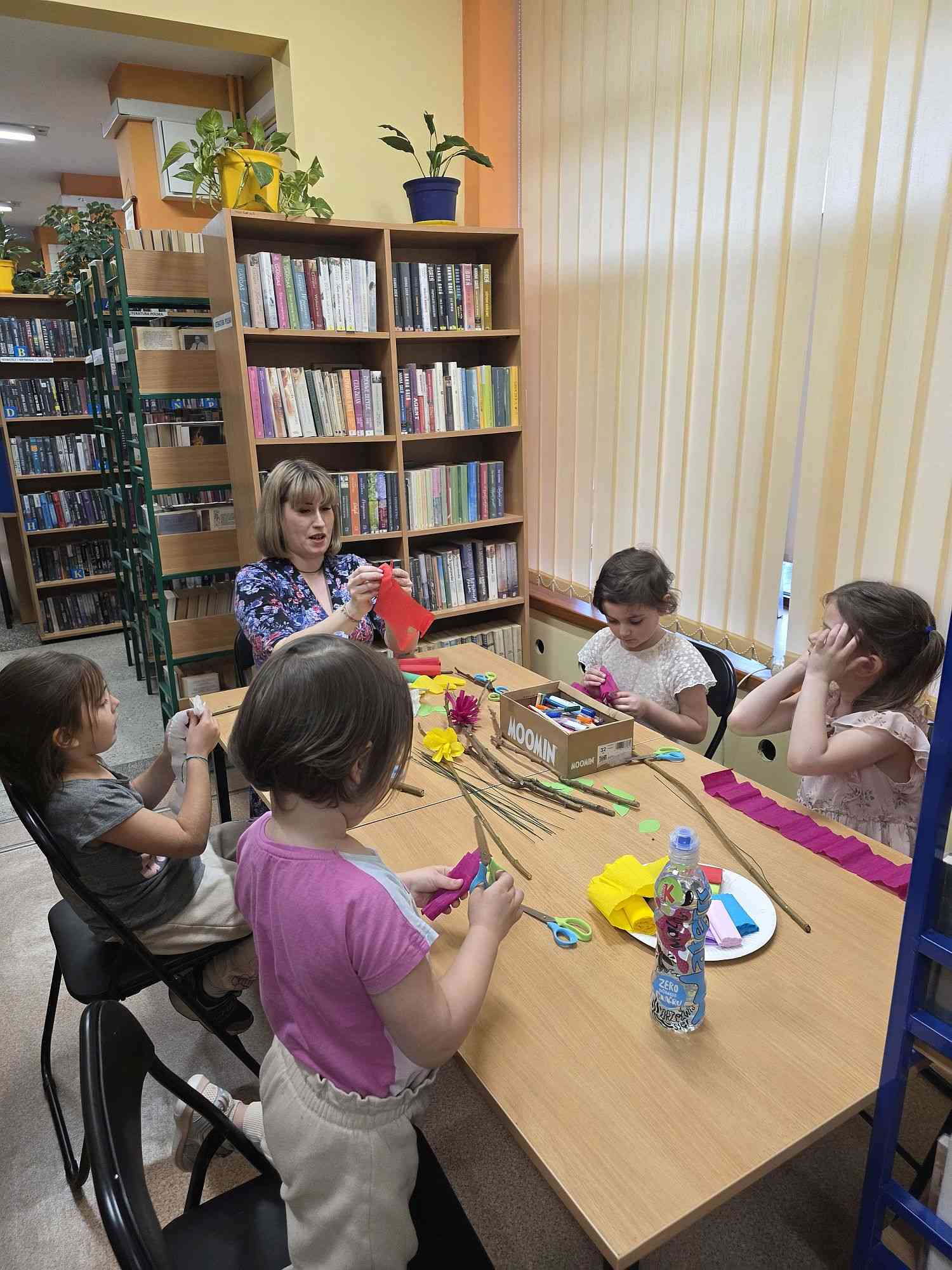 Warsztaty dla dzieci "Zaczytaj się" w bibliotece w Alwerni