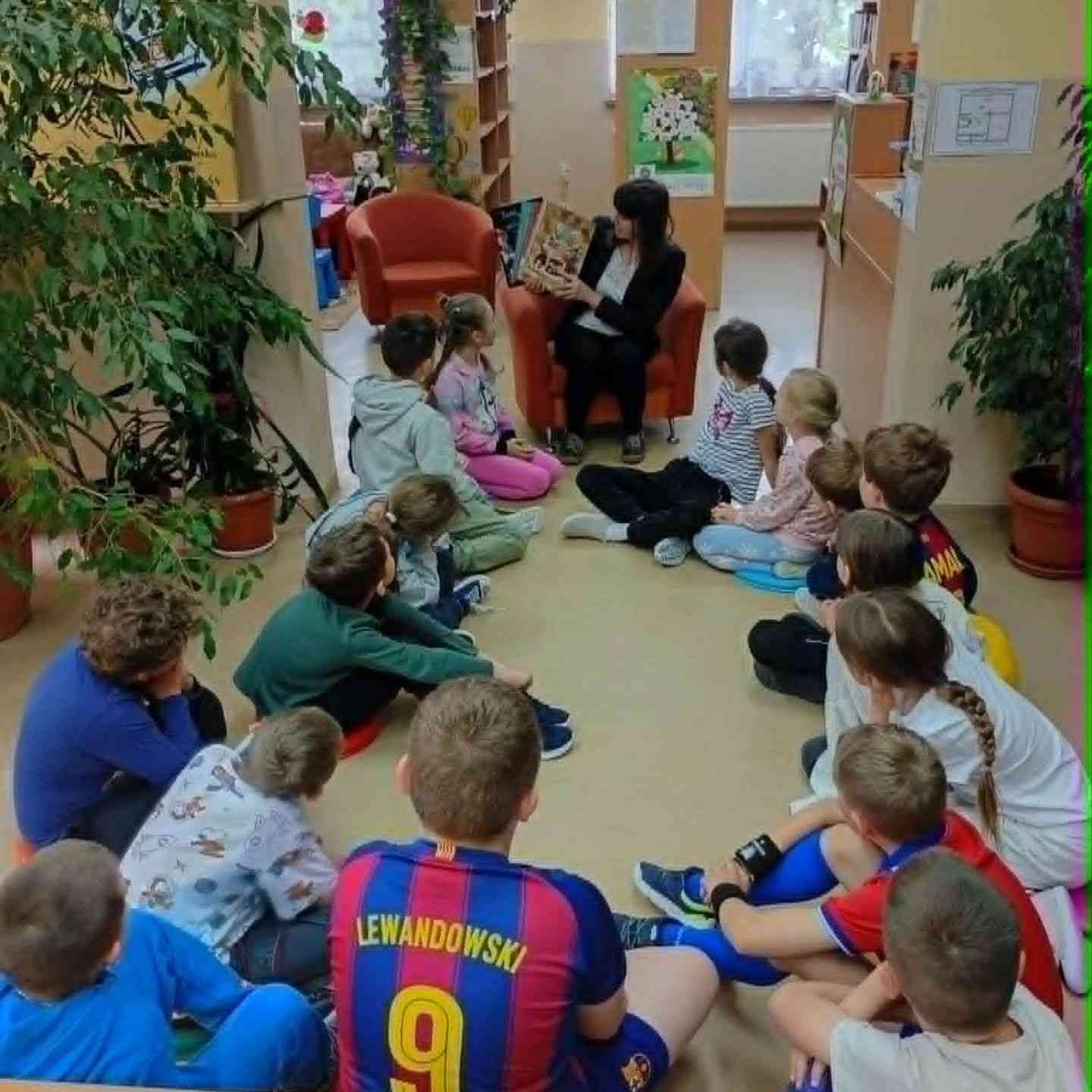 Zajęcia czytelnicze w Bibliotece w Porębie Żegoty